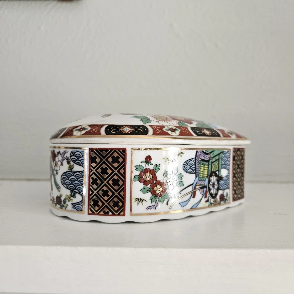 Vintage Japanese Imari Style Heart Shaped Trinket Box
